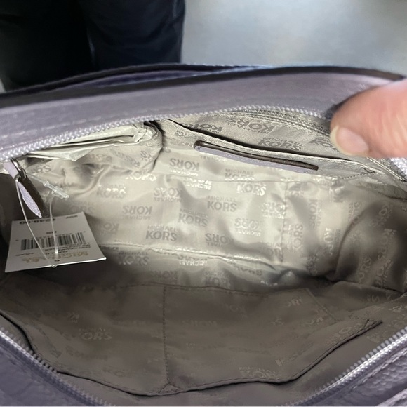 NWT MICHAEL MICHAEL KORS HALLIE. LILAC MD Messenger Leather - Picture 5 of 10